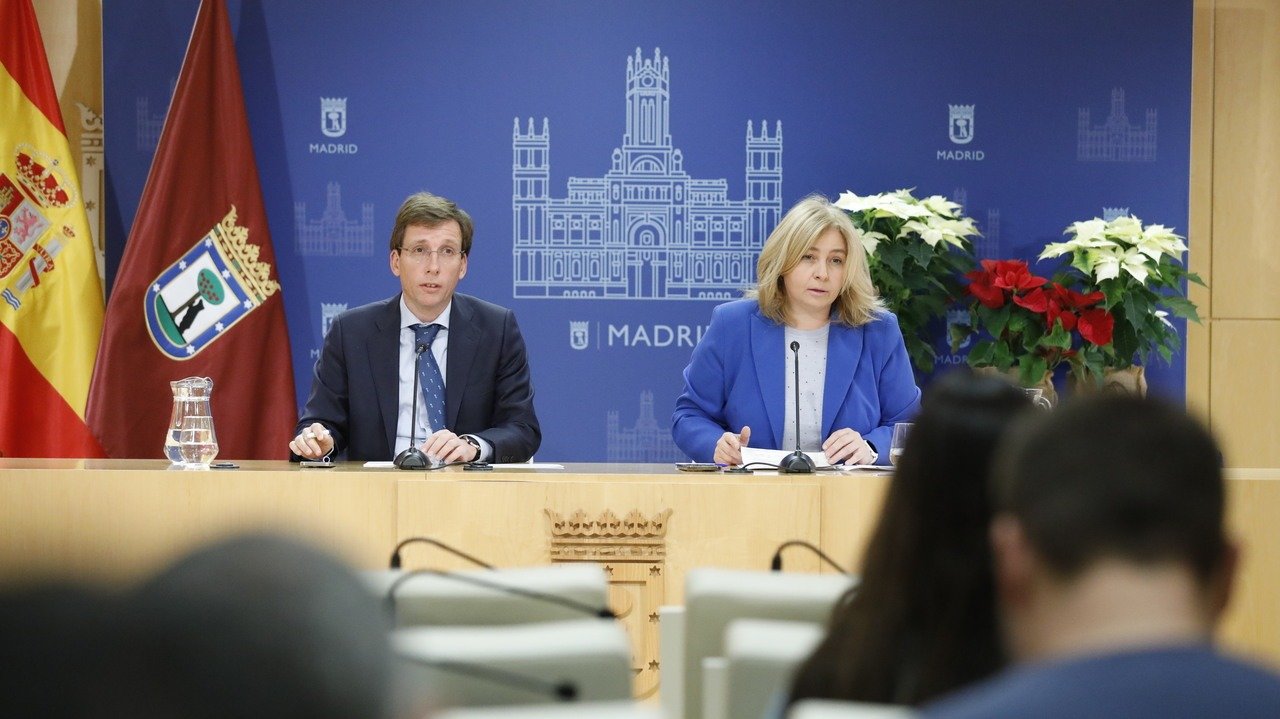 El alcalde de Madrid y su vicealcaldesa, en una rueda de prensa al terminar el año - Foto del Ayuntamiento de Madrid