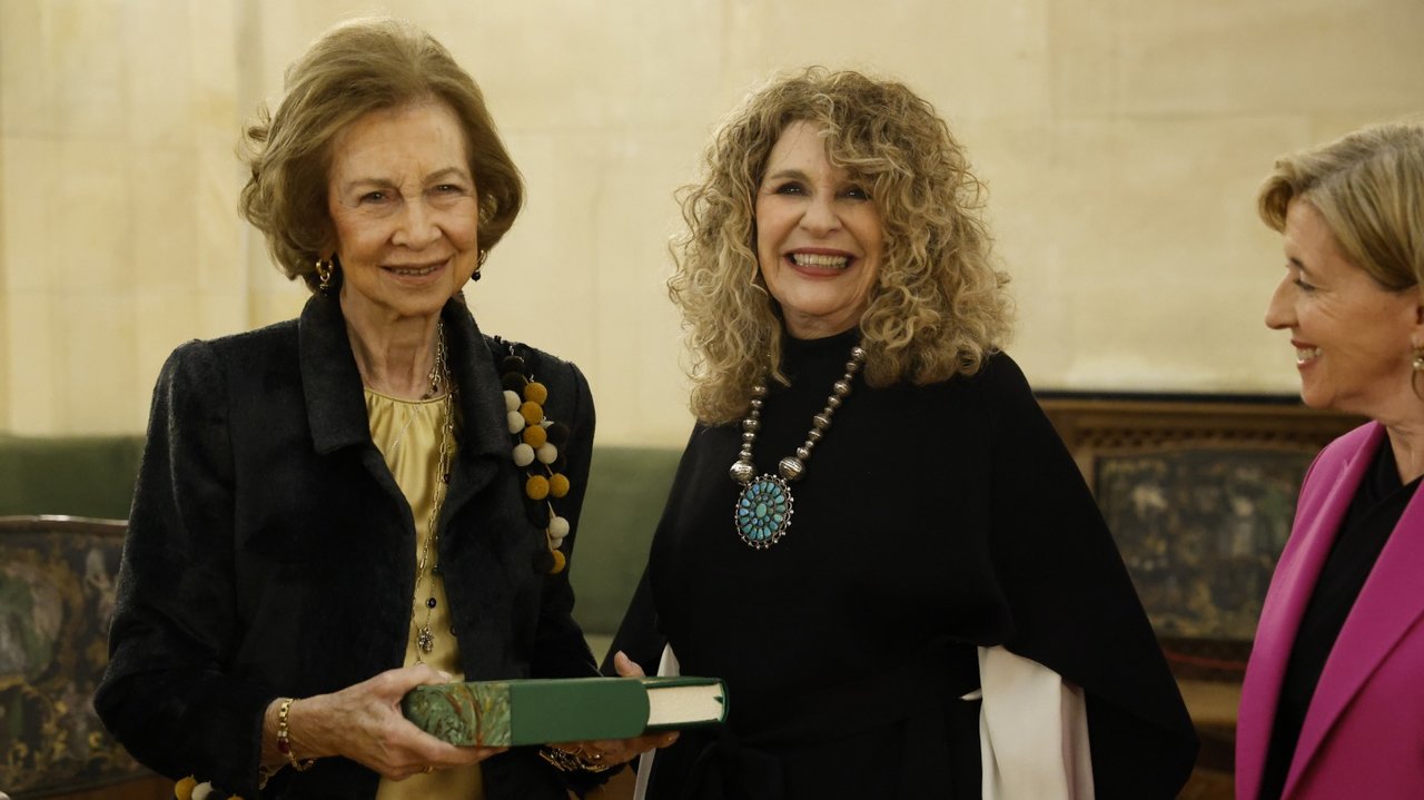 La reina Sofía y la escritora nicaragüense Gioconda Belli - Foto de Casa Real