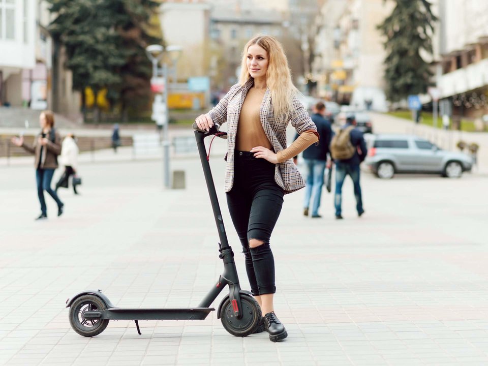 Patinetes eléctricos necesitan certificado circulación - Foto de 123RF/hryshchyshen