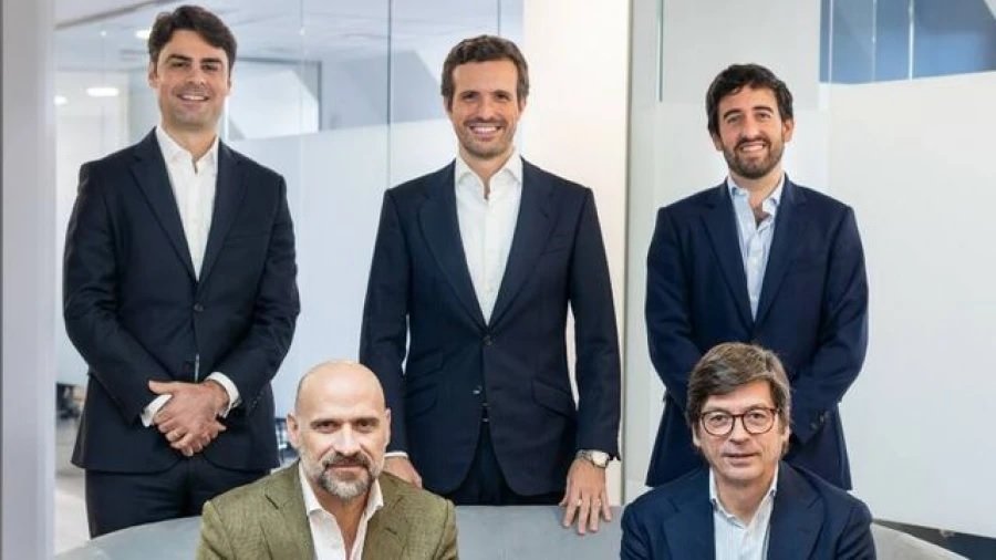 Pablo Casado y el resto de socios fundadores de Hyperion - Foto de Infodefensa