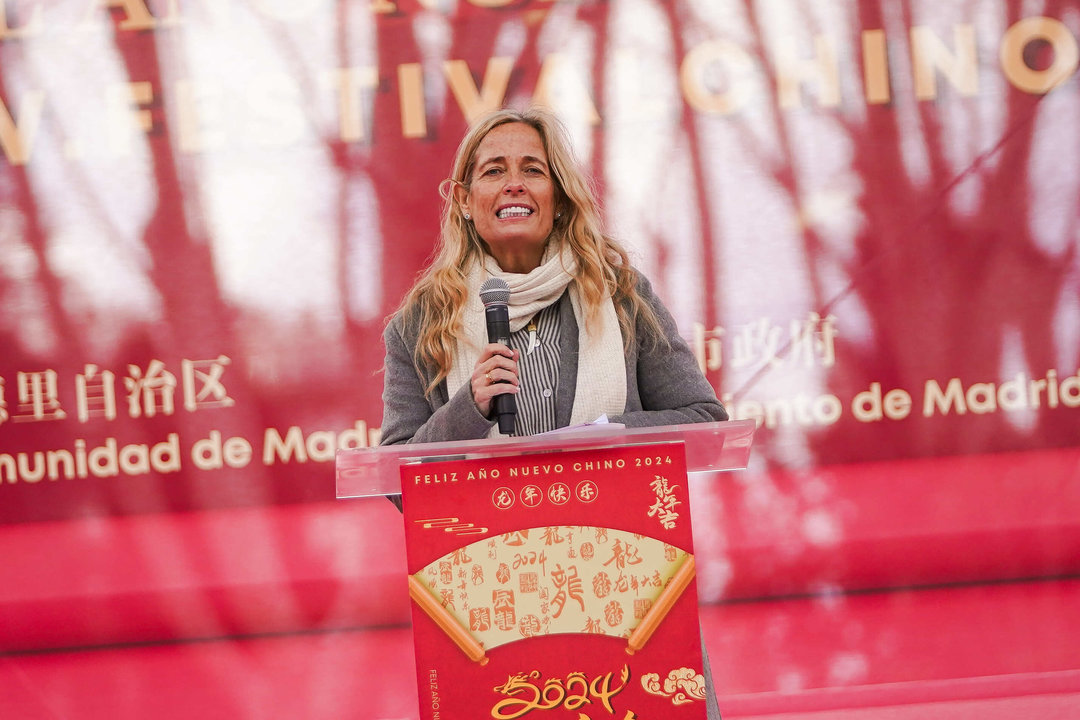 La consejera Rocío Albert en su visita a la XI Feria del Templo del Año Nuevo Chino - Foto de la Comunidad de Madrid