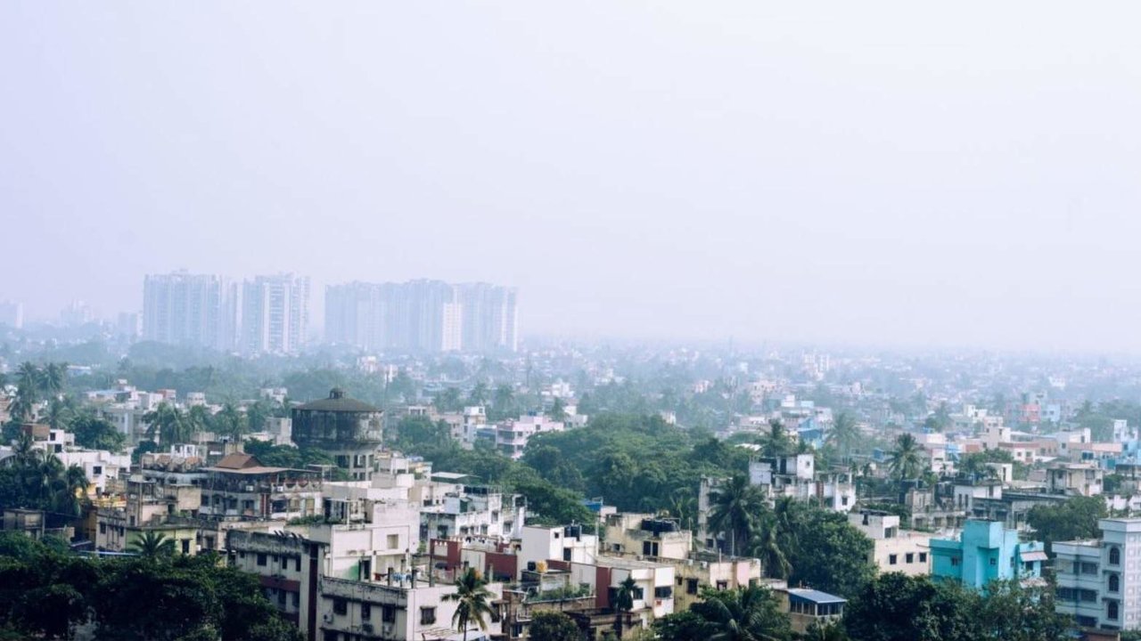 Vista de Calcuta (India) en un día contaminado - Foto de 123RF/Sudiptabhowmick