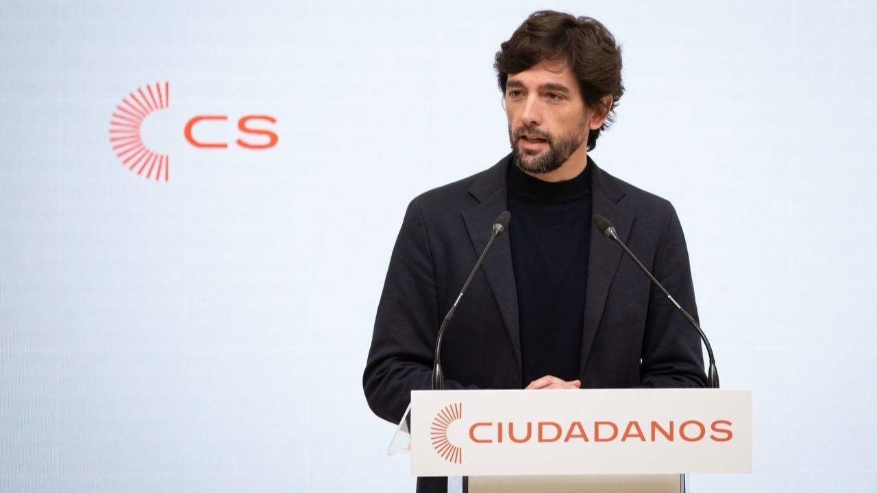 Adrián Vázquez en una rueda de prensa - Foto de Ciudadanos