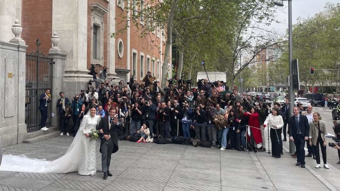 El alcalde de Madrid, José Luis Martínez-Almeida, tras casarse con Teresa Urquijo y Moreno - Foto de Servimedia