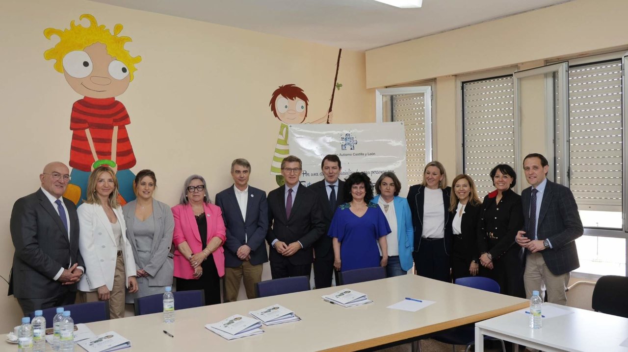 Alberto Núñez Feijóo en la sede de la Federación Autismo Castilla y León -  Foto de Federación Autismo Castilla y León