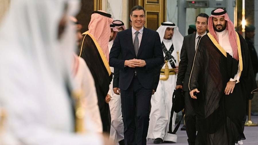 Sánchez en su viaje a Arabia Saudí de principios de abril - Foto de La Moncloa