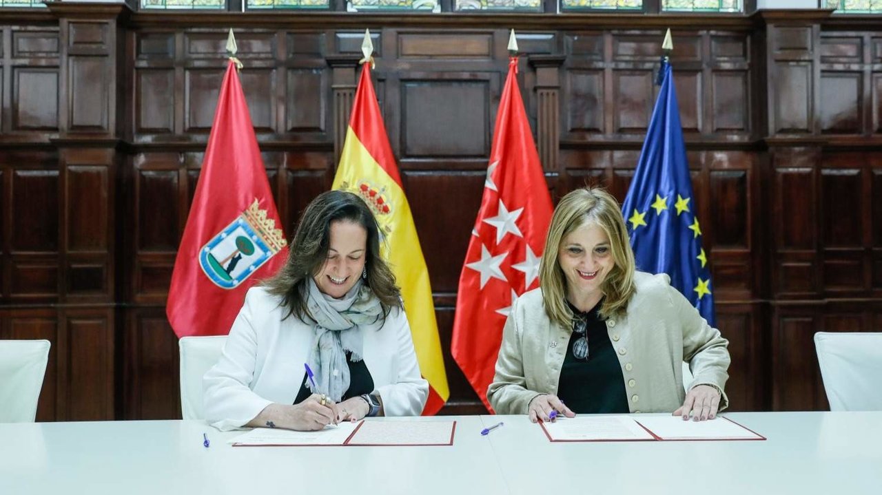 La coordinadora general de la Alcaldía, Inmaculada Sánchez-Cervera, y la presidenta de la AMM, Rocío Sampere - Ayuntamiento de Madrid