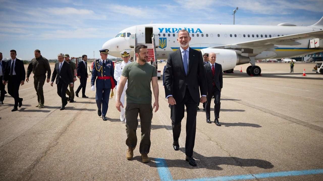 Zelenski es recibido a su llegada por Felipe VI -  presidencia de Ucrania