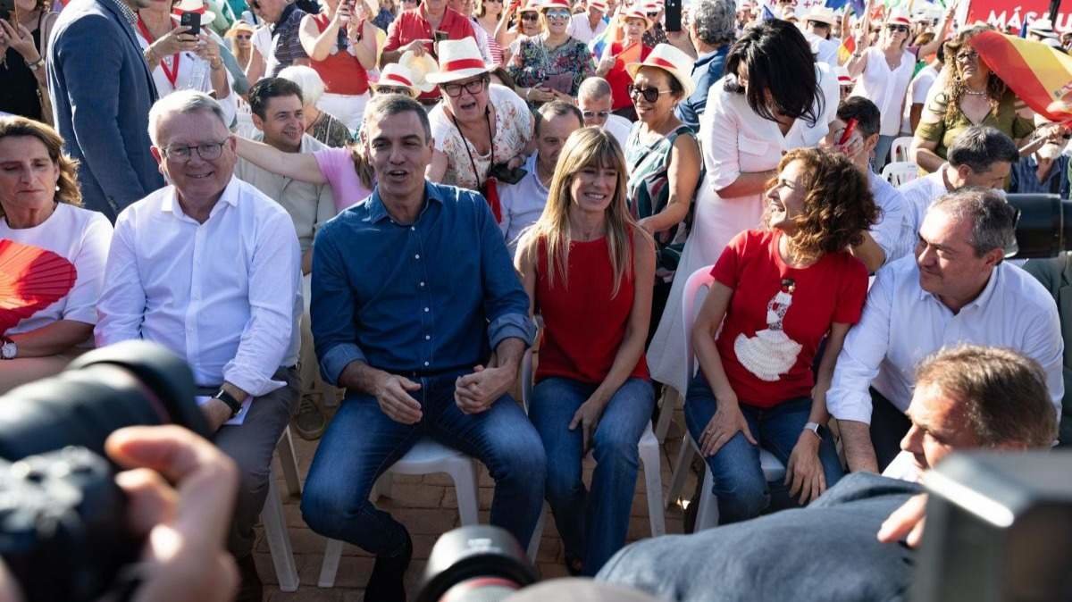 Begoña Gómez junto a Pedro Sánchez en un acto reciente del PSOE - Foto del PSOE