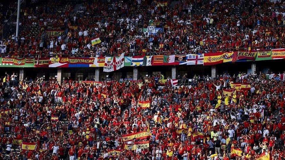 Aficionados españoles en las gradas - Foto de RFEF