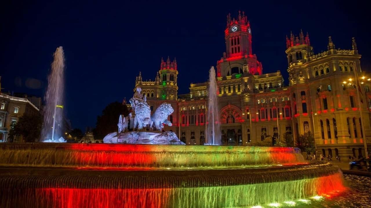 Fuente de Cibeles iluminada con los colores de España - Foto de Ayuntamiento de Madrid