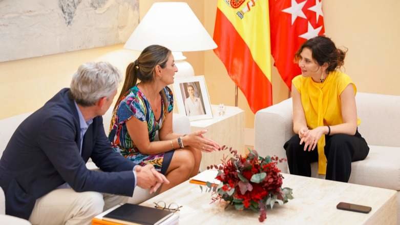 Díaz Ayuso con la directora general de la Fundación Secretariado Gitano - Comunidad de Madrid