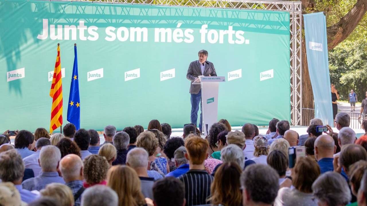 Carles Puigdemont interviene en el acto de celebración del cuarto aniversario de la fundación de Junts - Foto de Junts