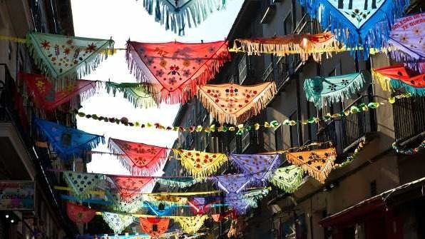 Decoración tradicional en la calle del Oso - Foto de Ayuntamiento de Madrid