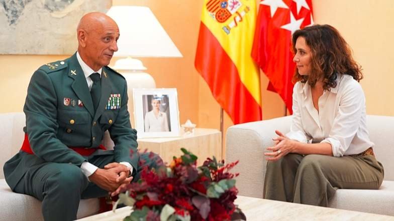 Diaz Ayuso junto al general de división José Antonio Berrocal - Comunidad de Madrid