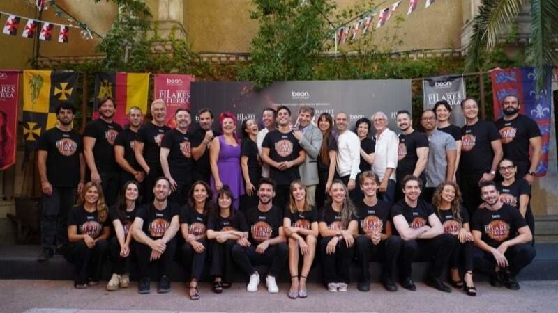 Participantes en la presentación de Los pilares de 
la tierra, el musical, en la Iglesia Evangélica 
Alemana, en el Paseo de la Castellana, número 6 - José Belló