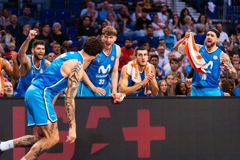 Jugadores de Movistar Estudiantes celebrando - Movistar Estudiantes