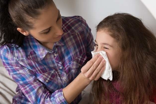 Menor con síntomas de gripe | Foto de 123RF/lipik