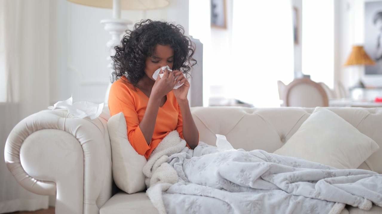 Cómo prevenir el resfriado y la gripe en otoño - Foto: Andrea Piacquadio