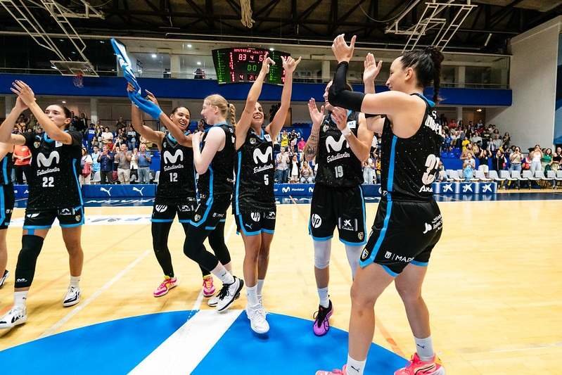 Celebración de las Women in Black - Movistar Estudiantes / X