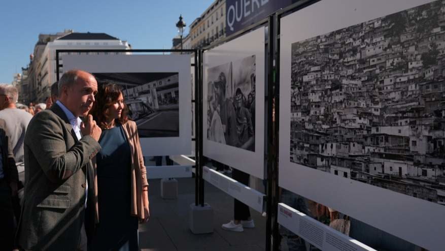 Isabel Díaz Ayuso y Álvaro Ybarra Zabala en la exposición Bolivariano - Foto Comunidad de Madrid