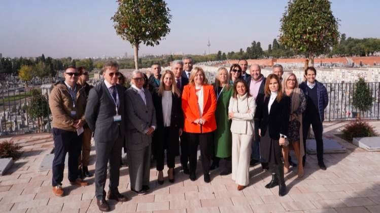 La vicealcaldesa, Inma Sanz, en un acto en el cementerio de la Almudena - Foto Ayuntamiento de Madrid